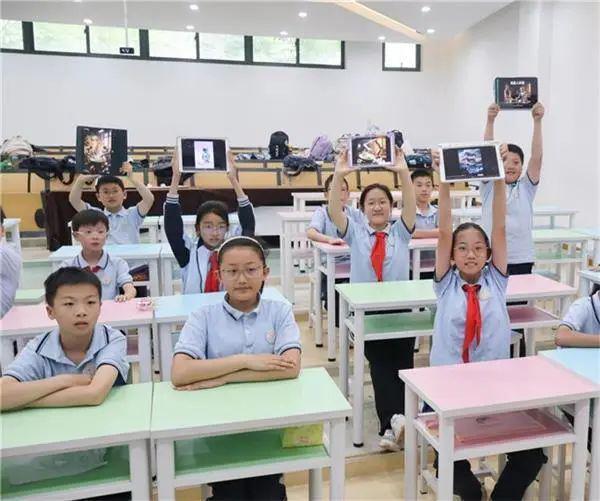 课：国产大模型点燃儿童科技梦CQ9电子登录杭电AI科普(图3)